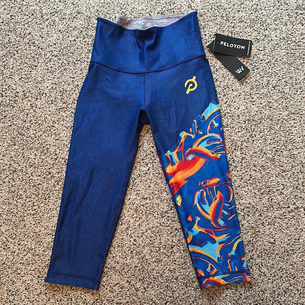 NWT Peloton WITH Capri Reversible Leggings